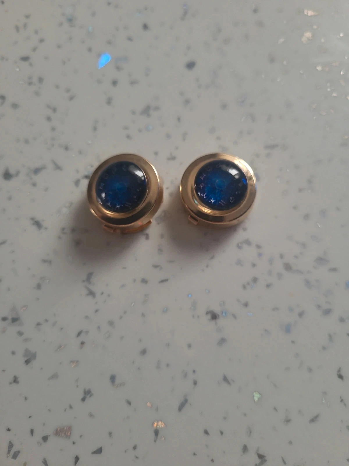 Boutons de manchettes neufs